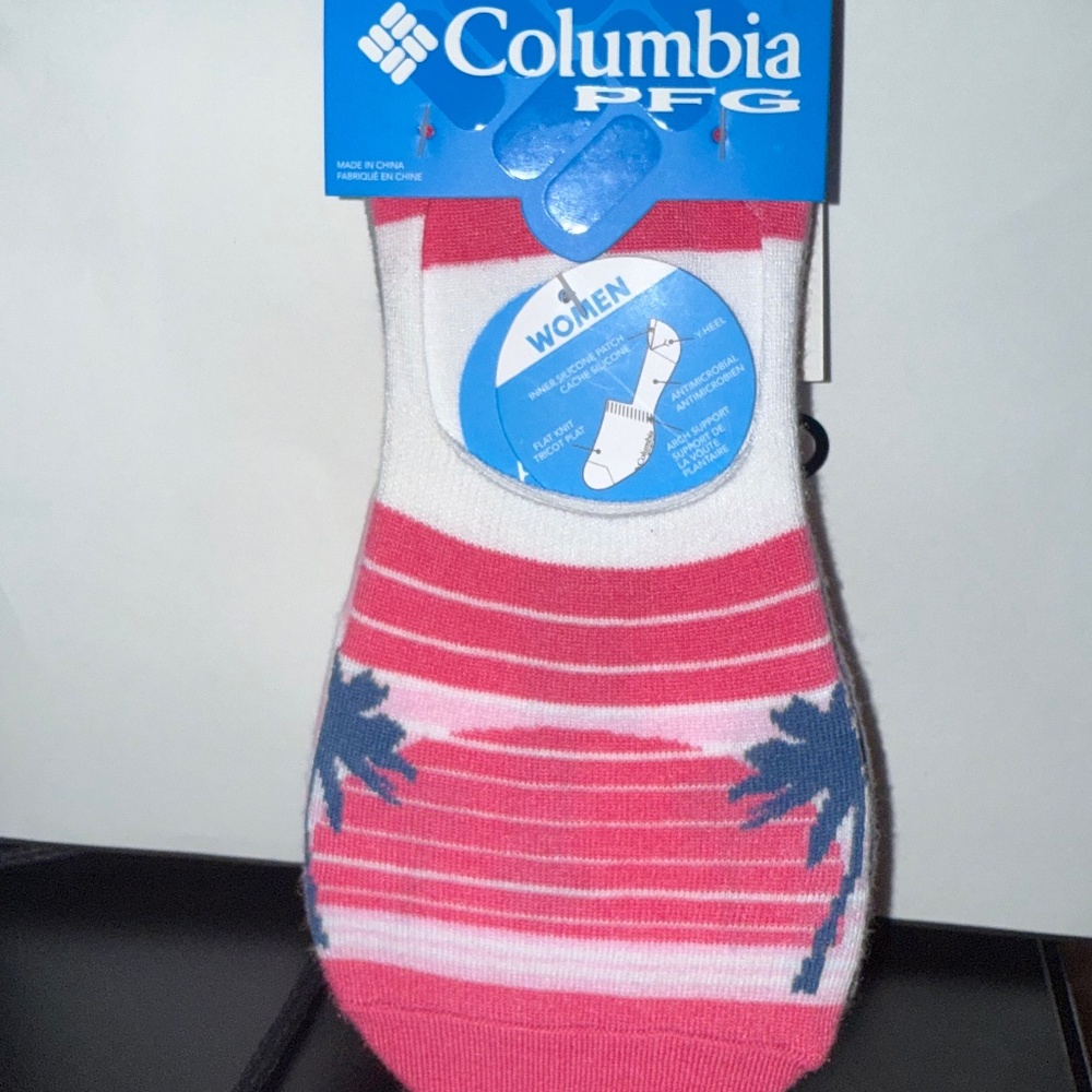 COLUMBIA LINER SOCKS NEW!!